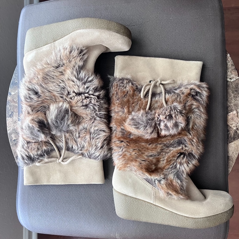 REPORT ELLIE FAUX FUR POM BOOTS